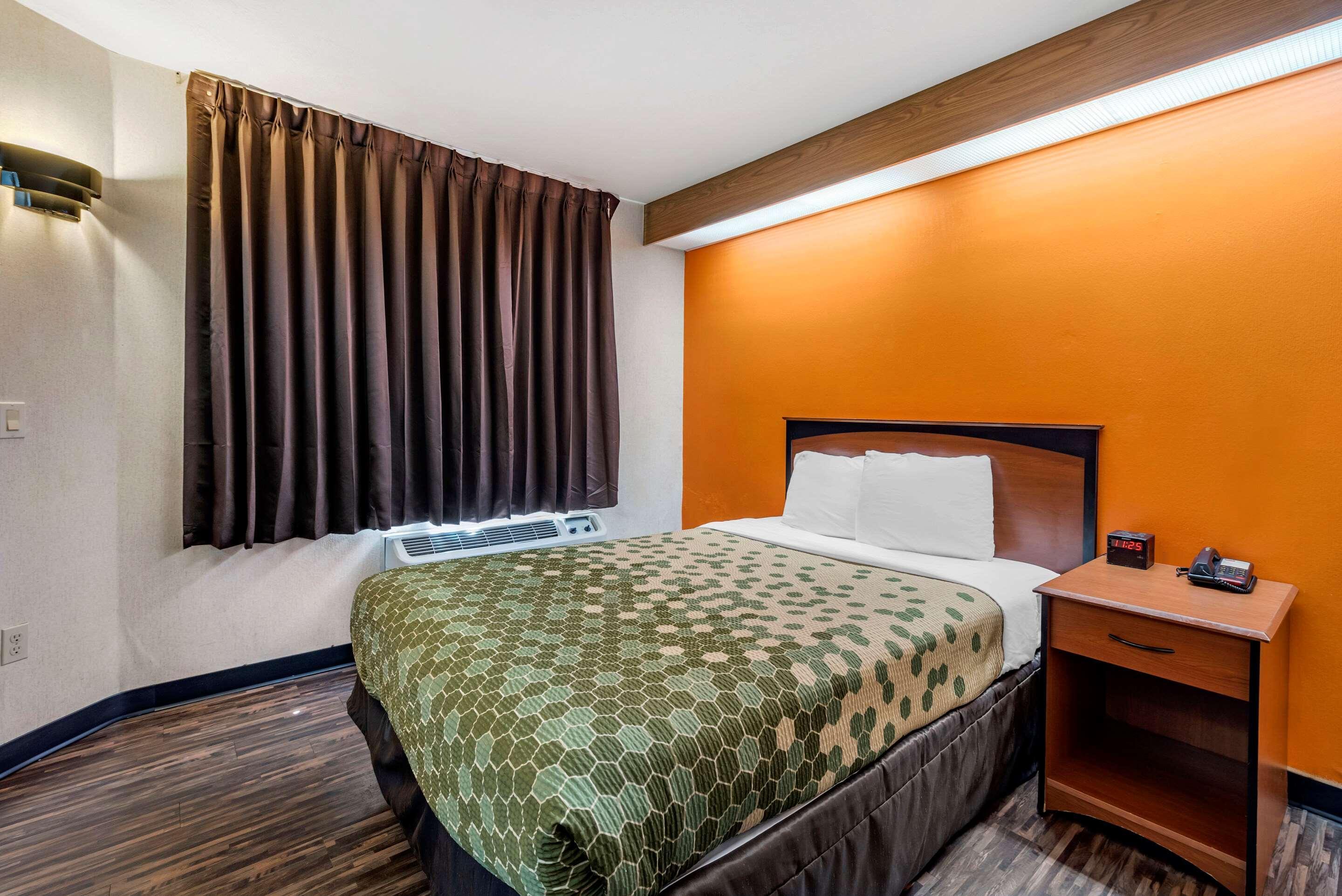 Econo Lodge North Academy Colorado Springs Dış mekan fotoğraf