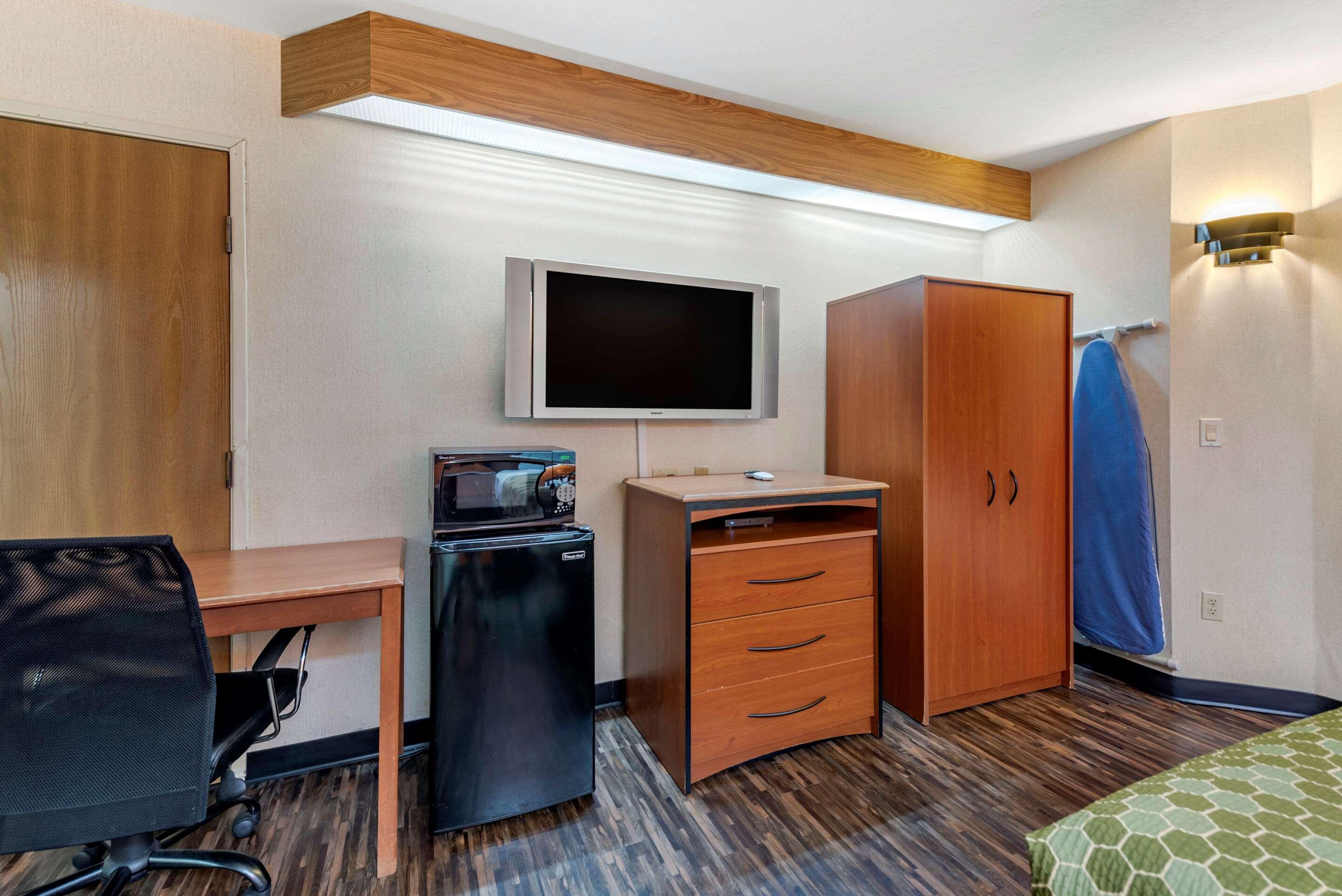 Econo Lodge North Academy Colorado Springs Dış mekan fotoğraf