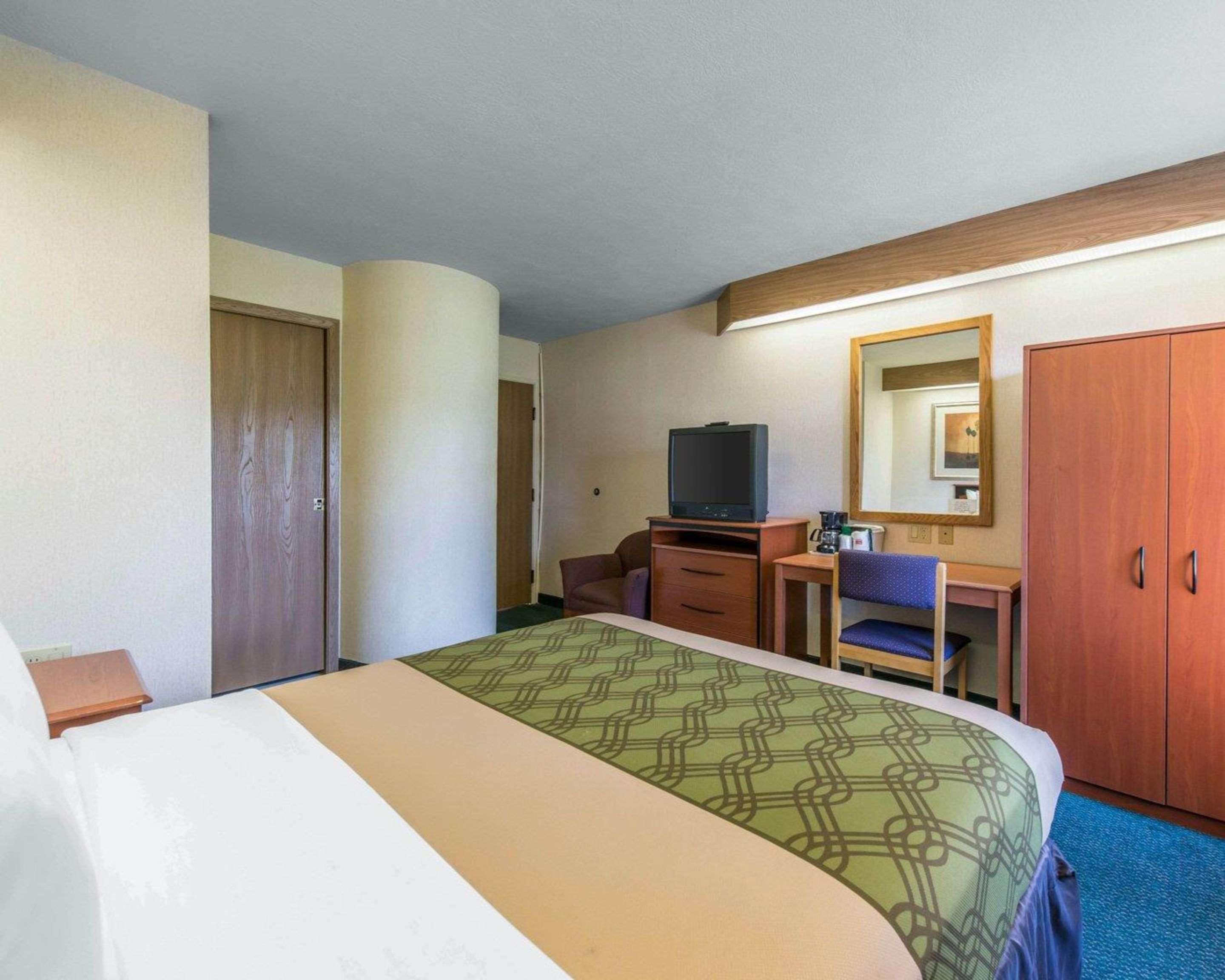 Econo Lodge North Academy Colorado Springs Dış mekan fotoğraf
