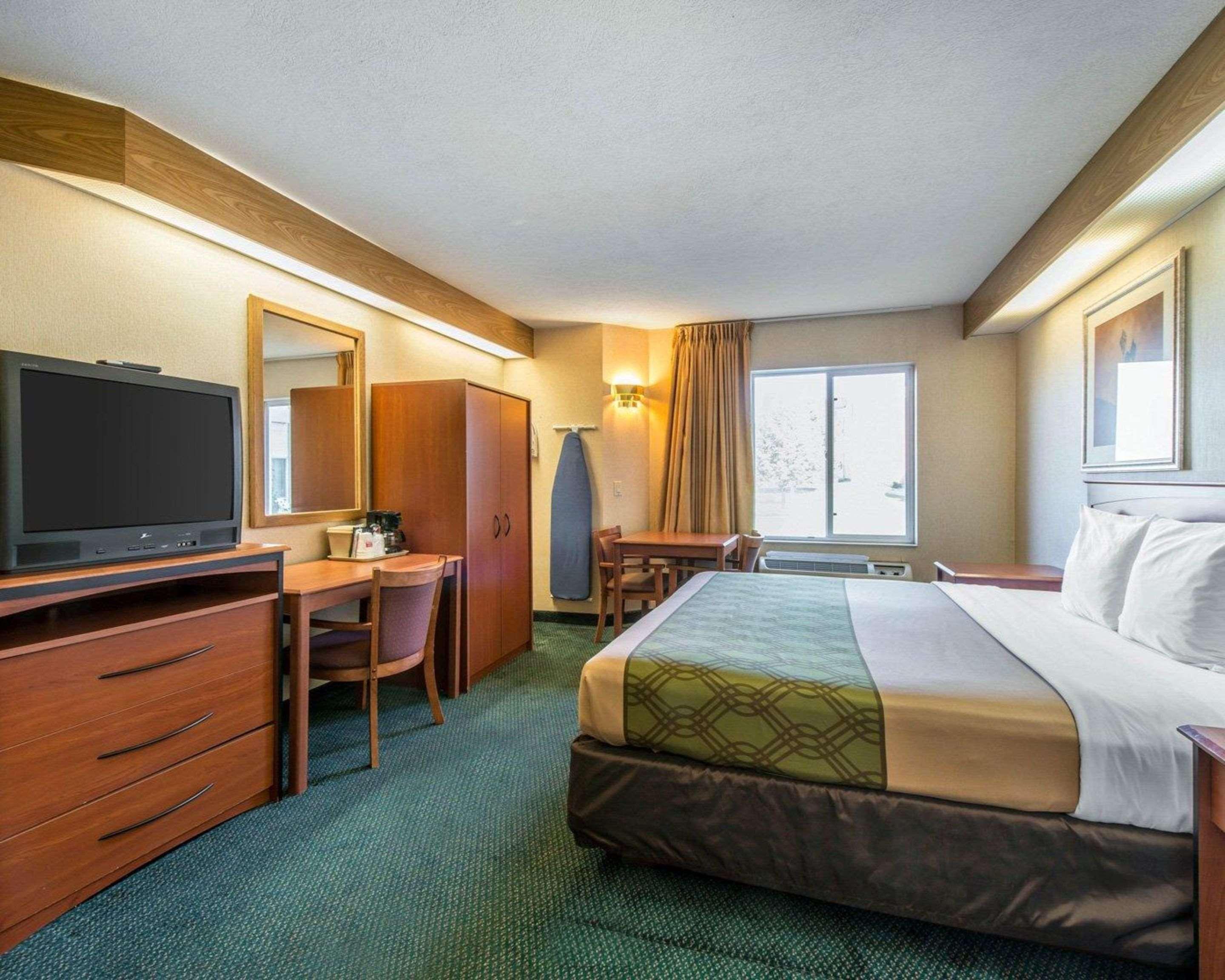 Econo Lodge North Academy Colorado Springs Dış mekan fotoğraf