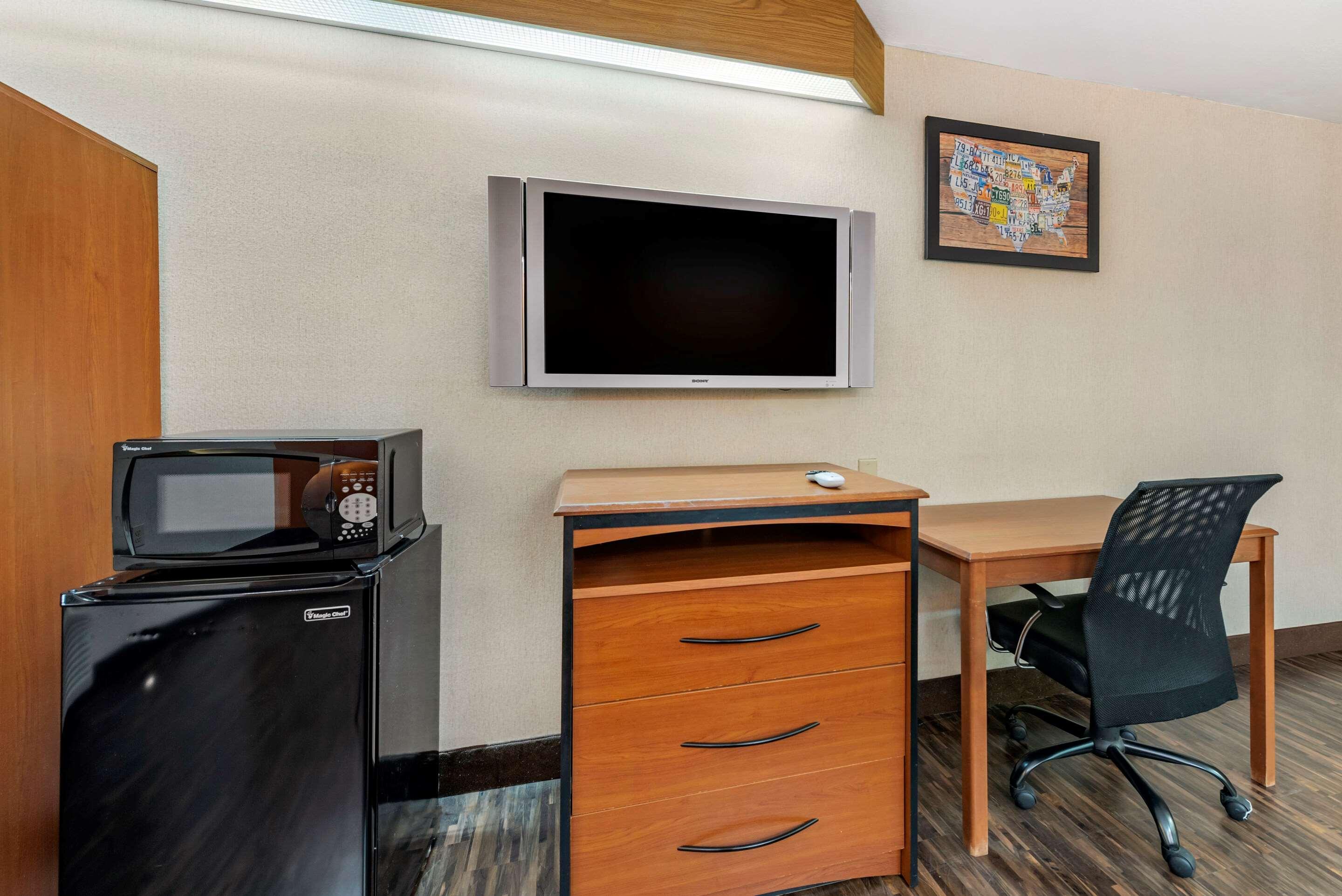 Econo Lodge North Academy Colorado Springs Dış mekan fotoğraf